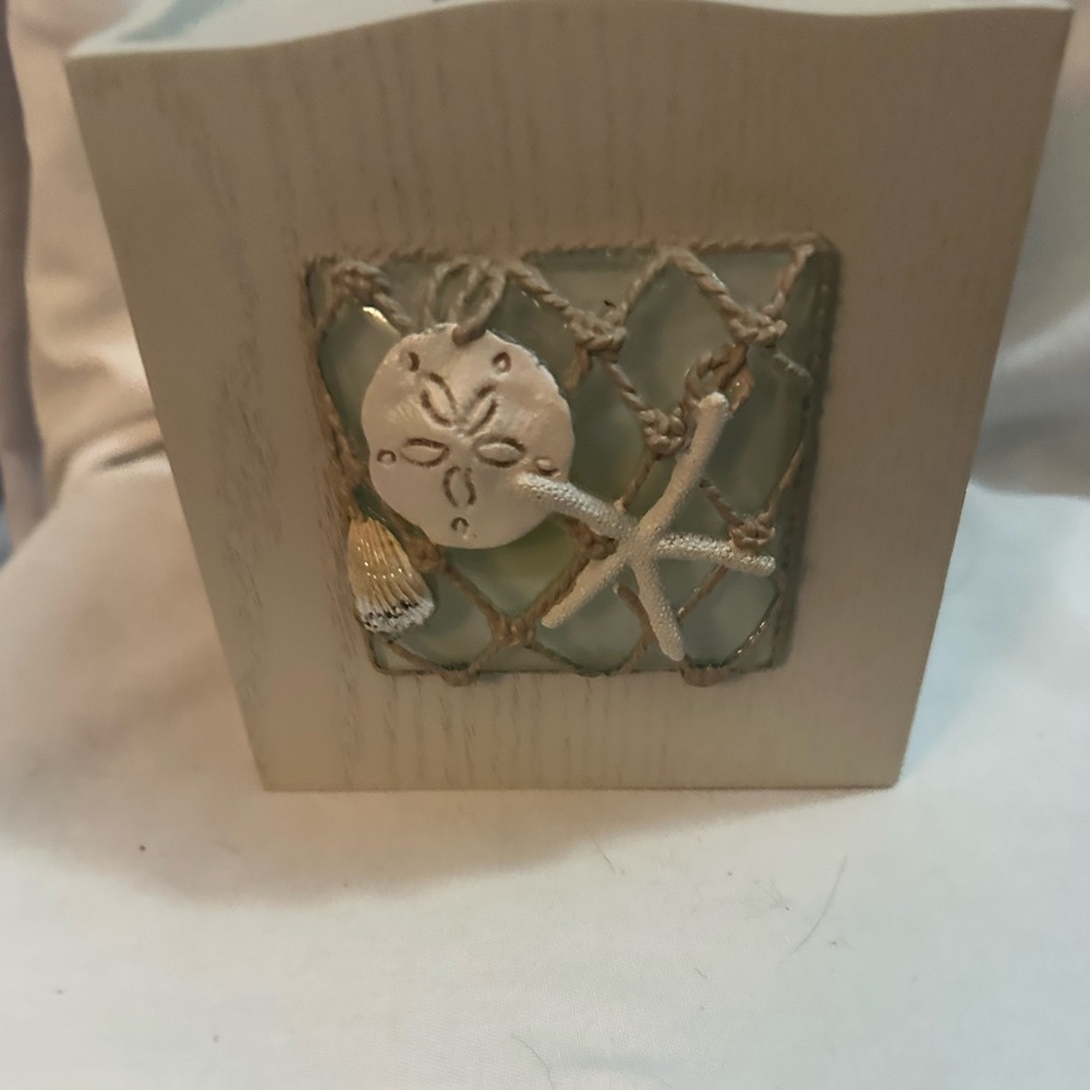 Avanti Linens Seaglass Coastal Tissue Box Cover Sand Dollar Starfish